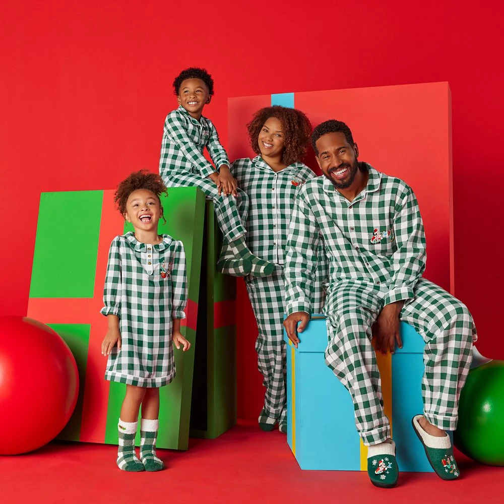 Minnie Mouse and Daisy Duck Holiday Family Matching Sleep Set for Women Disney Minnie Mouse And Daisy Duck Holiday Family Matching Sleep Set For Women -Clothing Shop 5104057390001 1